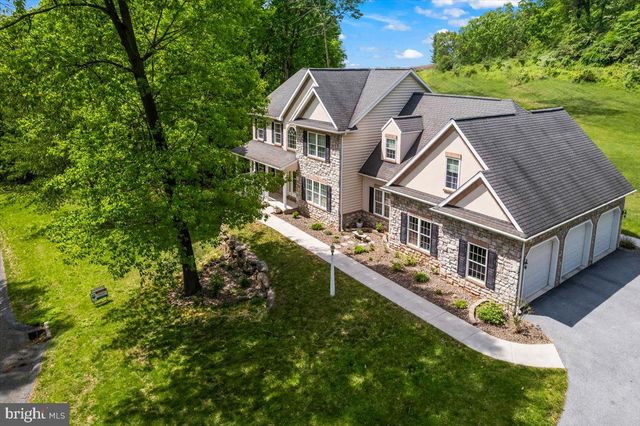 304 IRON VALLEY DR, Lebanon, PA 17042