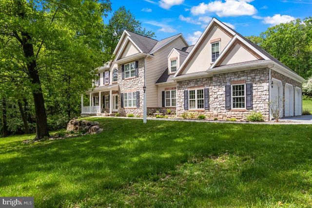 304 IRON VALLEY DR, Lebanon, PA 17042