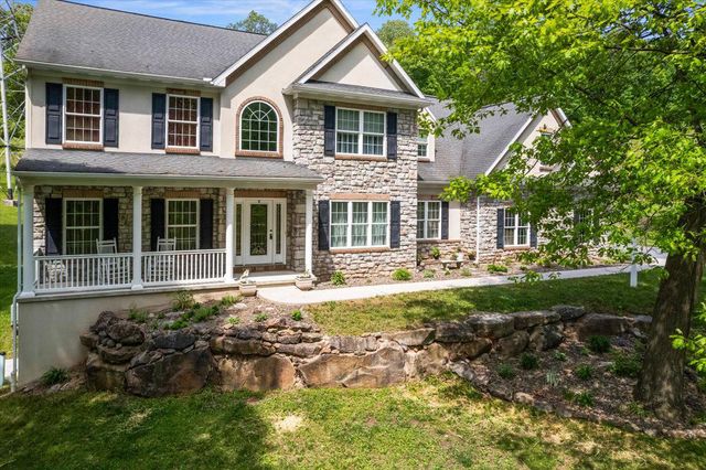 304 IRON VALLEY DR, Lebanon, PA 17042