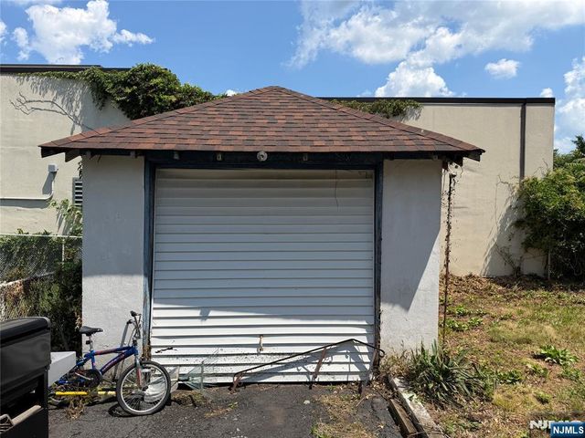 45 Leroy Place, Ridgewood, NJ 07450