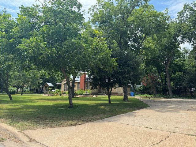 1303 Pecan ST, Bastrop, TX 78602