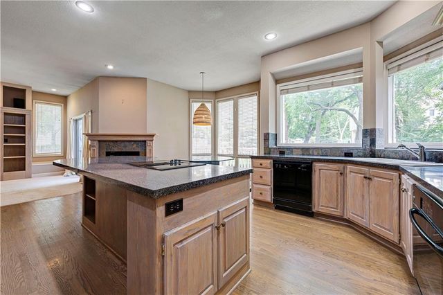 4344 W 132nd Terrace, Leawood, KS 66209