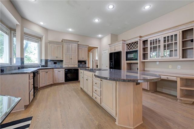 4344 W 132nd Terrace, Leawood, KS 66209