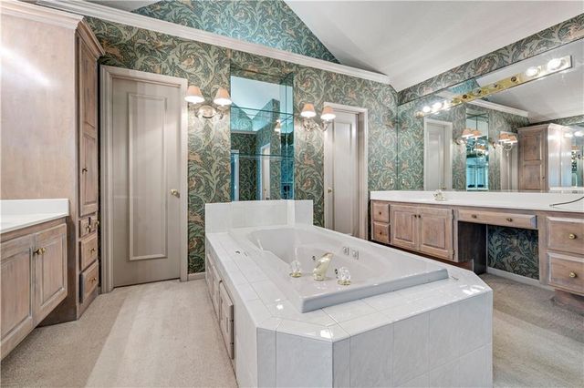 4344 W 132nd Terrace, Leawood, KS 66209