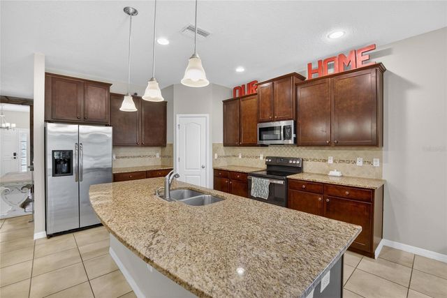 2819 HOLLY BLUFF COURT, Plant City, FL 33566