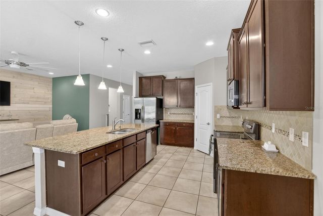 2819 HOLLY BLUFF COURT, Plant City, FL 33566