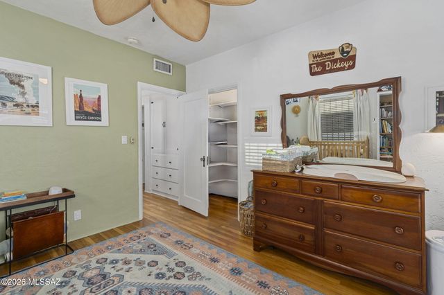 1718 E Grant Road, Tucson, AZ 85719