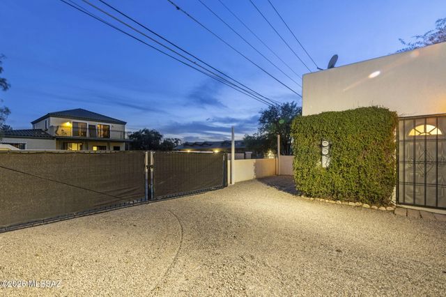 1718 E Grant Road, Tucson, AZ 85719