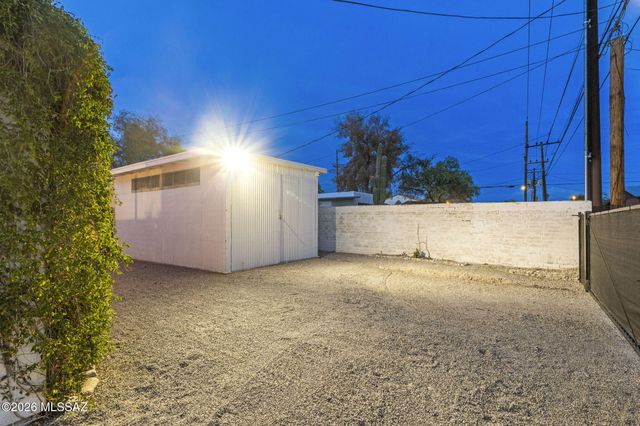 1718 E Grant Road, Tucson, AZ 85719