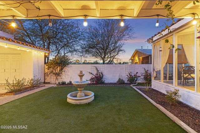 1718 E Grant Road, Tucson, AZ 85719