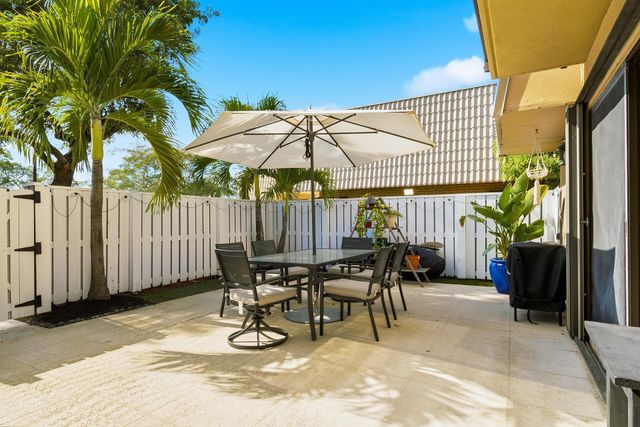 6818 68th Way, West Palm Beach, FL 33409