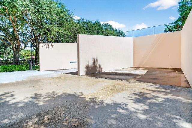 6818 68th Way, West Palm Beach, FL 33409