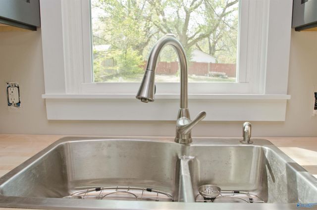 909 9th Street Se, Decatur, AL 35601