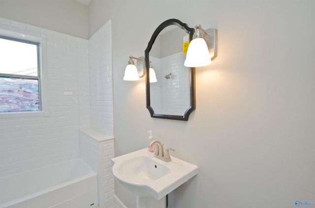 909 9th Street Se, Decatur, AL 35601