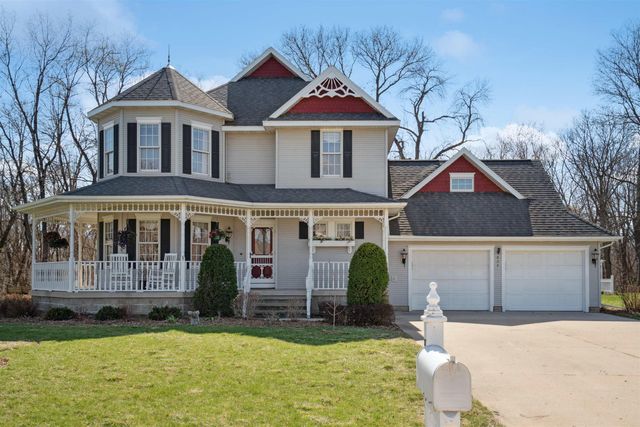 824 Tanglewood Dr., Manchester, IA 52057