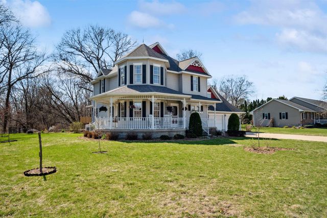 824 Tanglewood Dr., Manchester, IA 52057