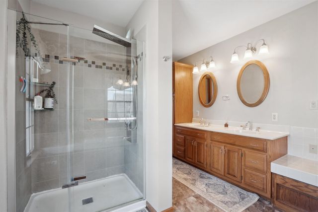 824 Tanglewood Dr., Manchester, IA 52057