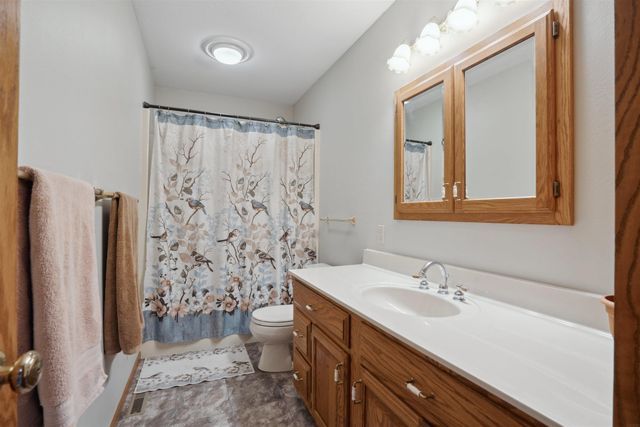 824 Tanglewood Dr., Manchester, IA 52057