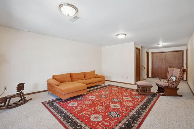 824 Tanglewood Dr., Manchester, IA 52057