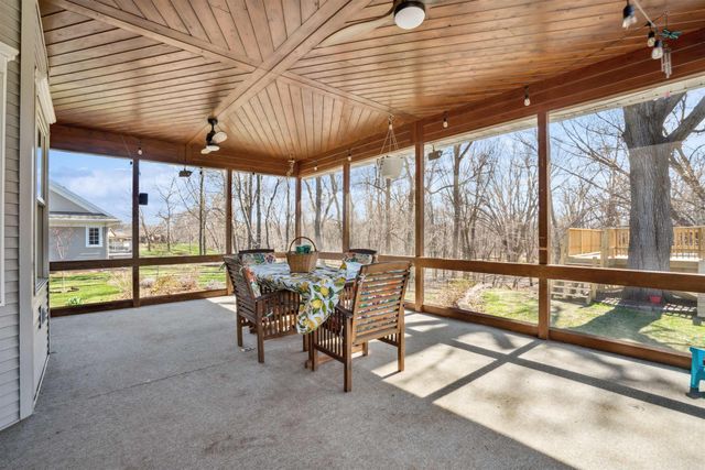 824 Tanglewood Dr., Manchester, IA 52057