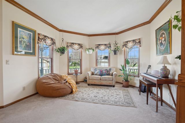 824 Tanglewood Dr., Manchester, IA 52057