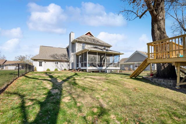 824 Tanglewood Dr., Manchester, IA 52057