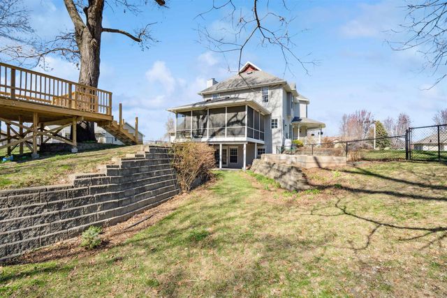 824 Tanglewood Dr., Manchester, IA 52057