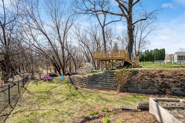 824 Tanglewood Dr., Manchester, IA 52057