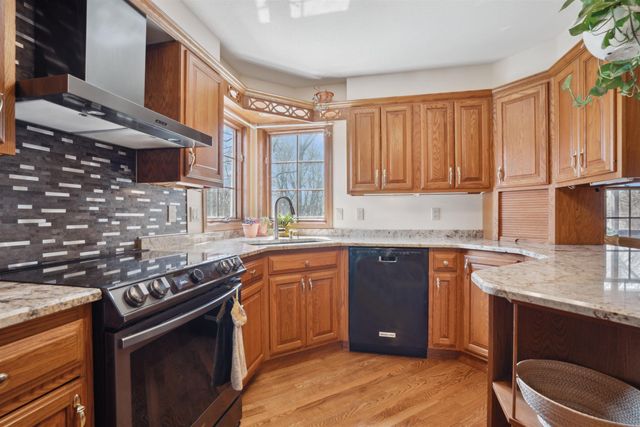 824 Tanglewood Dr., Manchester, IA 52057