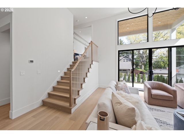 555 6TH St, Lake Oswego, OR 97034