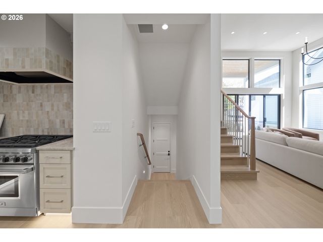 555 6TH St, Lake Oswego, OR 97034