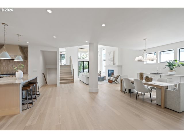 555 6TH St, Lake Oswego, OR 97034