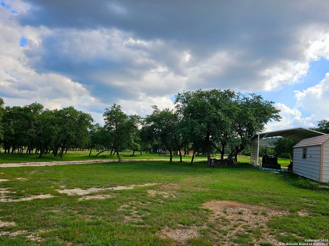 180 HONDO SPUR, Tarpley, TX 78883