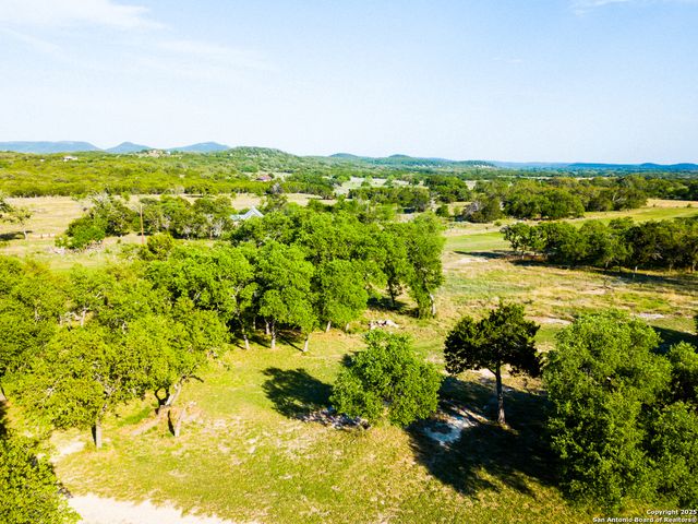 180 HONDO SPUR, Tarpley, TX 78883