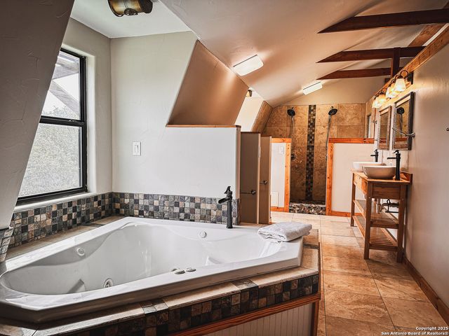 180 HONDO SPUR, Tarpley, TX 78883
