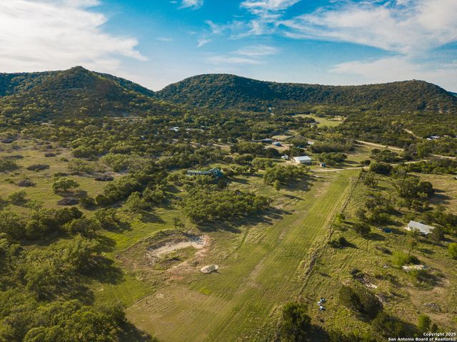 180 HONDO SPUR, Tarpley, TX 78883