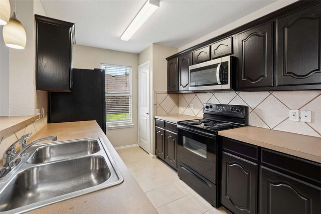 205 Rosewood Court, Red Oak, TX 75154