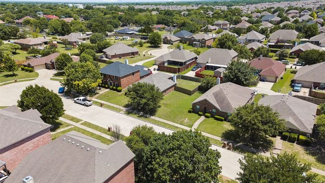 205 Rosewood Court, Red Oak, TX 75154