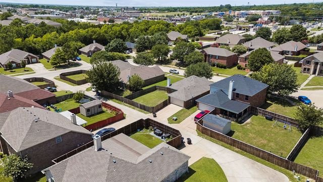 205 Rosewood Court, Red Oak, TX 75154