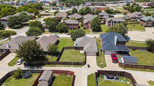 205 Rosewood Court, Red Oak, TX 75154