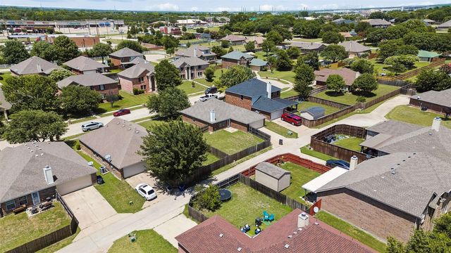 205 Rosewood Court, Red Oak, TX 75154