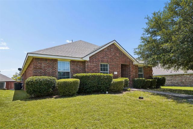 205 Rosewood Court, Red Oak, TX 75154