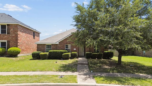 205 Rosewood Court, Red Oak, TX 75154