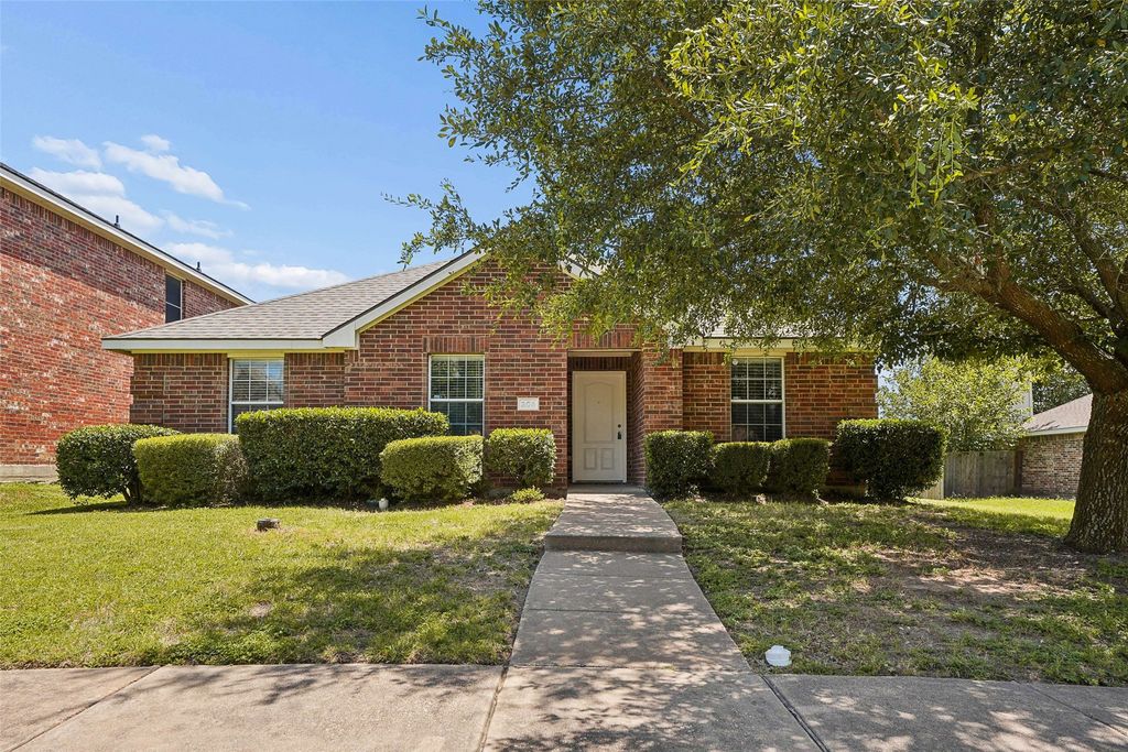 205 Rosewood Court, Red Oak, TX 75154