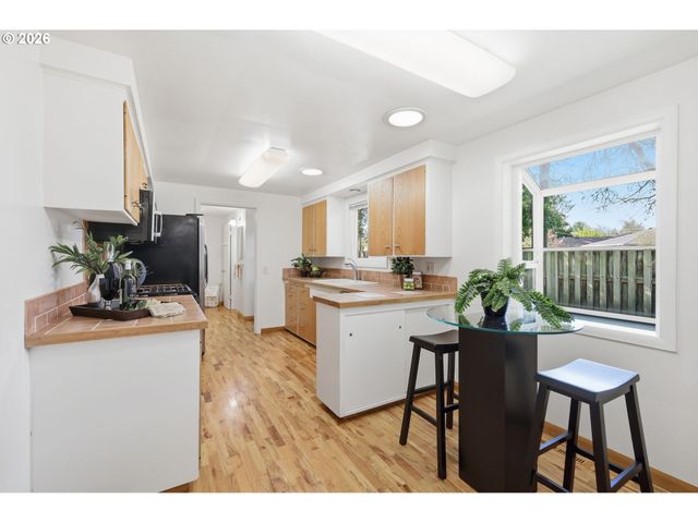 1090 CORYDON St, Eugene, OR 97401