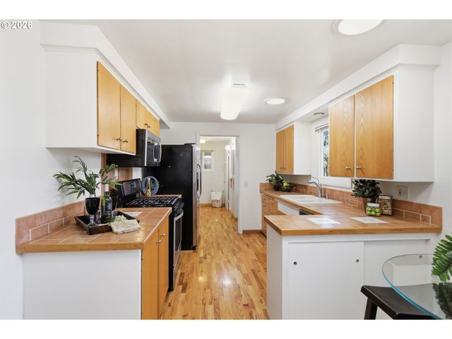 1090 CORYDON St, Eugene, OR 97401