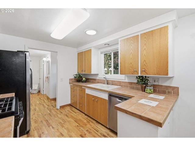 1090 CORYDON St, Eugene, OR 97401