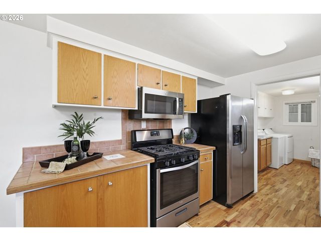 1090 CORYDON St, Eugene, OR 97401