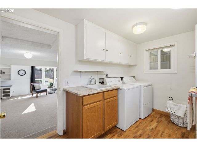 1090 CORYDON St, Eugene, OR 97401