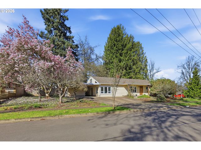 1090 CORYDON St, Eugene, OR 97401